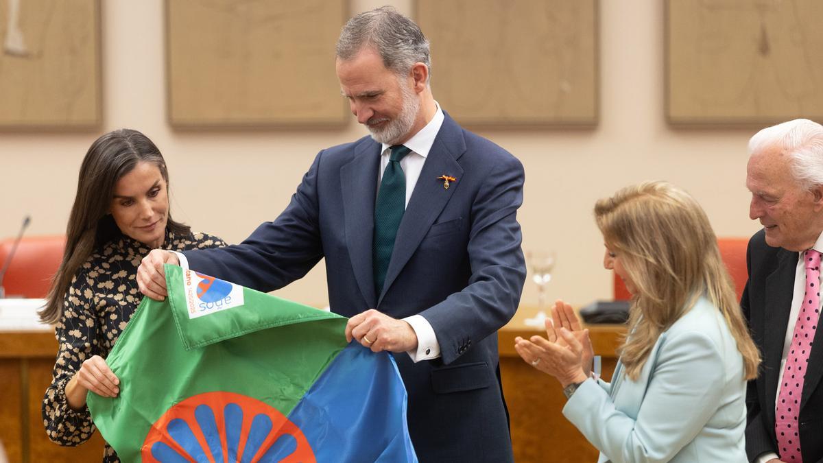 Los Reyes presiden en el Congreso el acto en honor al pueblo gitano