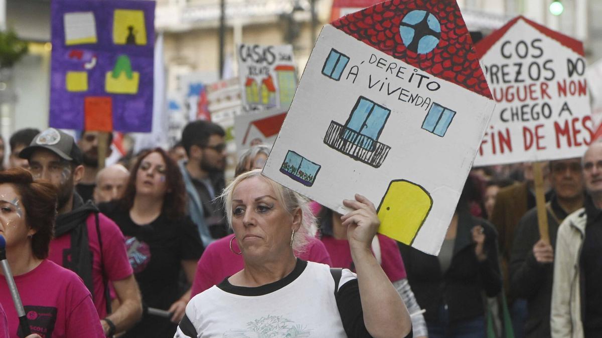 Asistentes a la manifestación del pasado 5 de abril para pedir la regulación del alquiler y la limitación de la vivienda turística, en Vigo