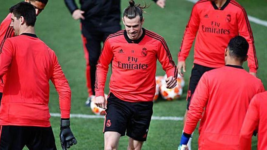 Gareth Bale durante el entrenamiento de ayer.