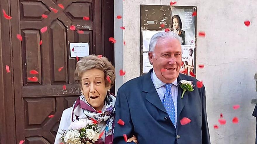 Emilia Martín y Andrés Vázquez celebran en familia sus bodas de oro.