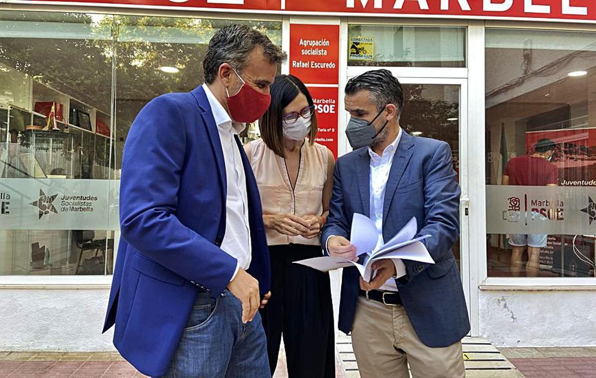 El diputado Ignacio López en la sede local del PSOE. | L. O.