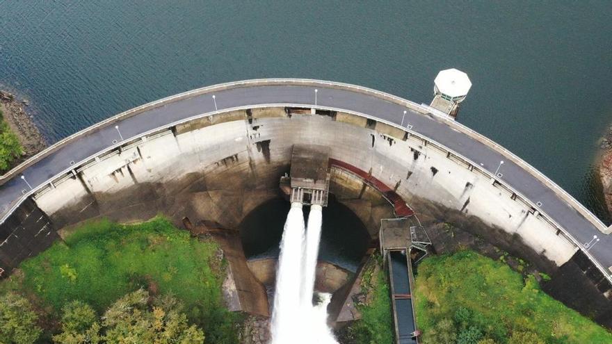 Las lluvias llenan el embalse de Eiras al 79,5% de su capacidad y la Xunta inicia su desagüe