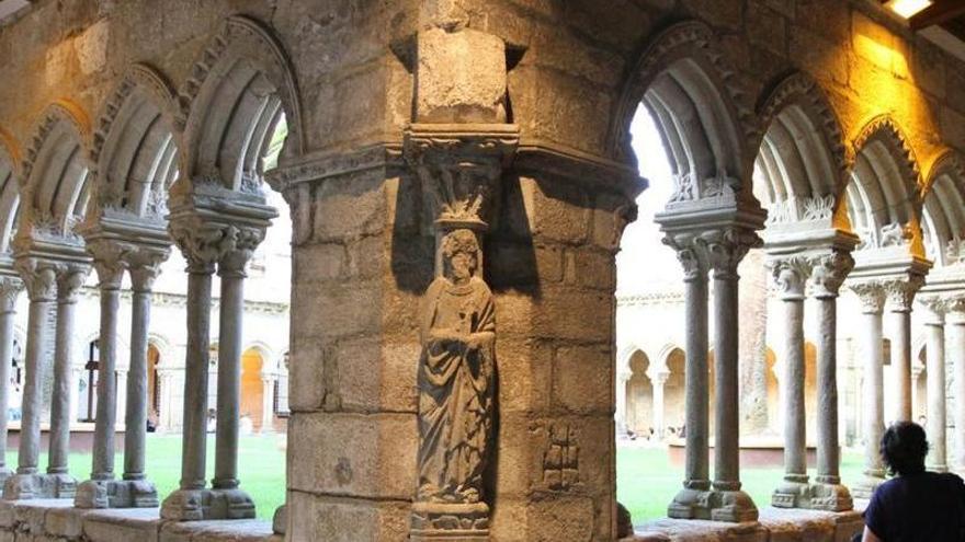 Califican de «muy deficiente» el estado de claustro de San Francisco y  fuentes de As Burgas