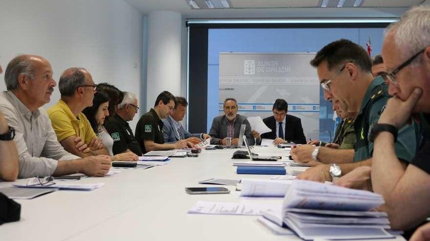 Cores Tourís y López-Chaves presidieron la reunión de la comisión, ayer, en Pontevedra.