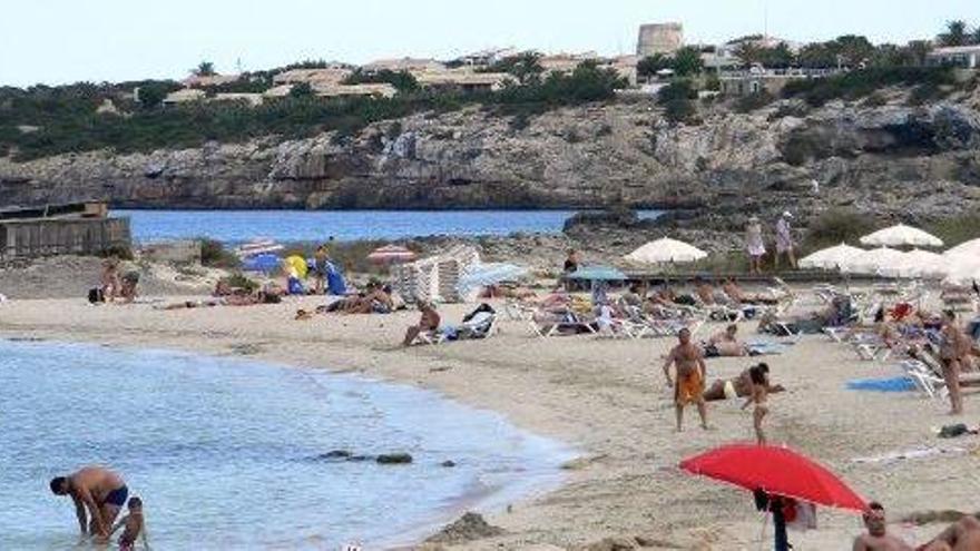 Vista de Punta Prima desde la playa de es Pujols.