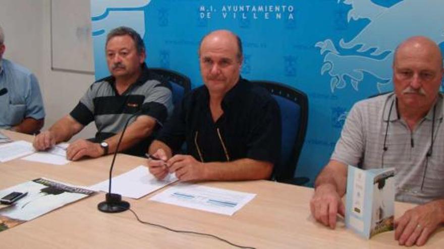 Julio Hernández, Antonio Francés, el edil José Tomás Molina y José Ferri, de izquiera a derecha.