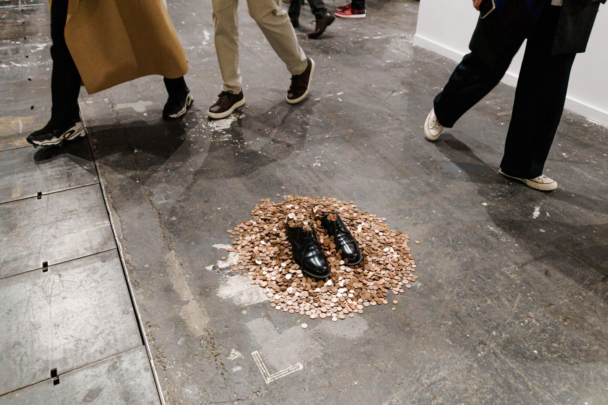 Una obra en la feria ARCO Madrid 2025, en IFEMA Madrid, a 5 de marzo de 2025, en Madrid (España). Este año se celebra la 44ª edición con el Amazonas como proyecto central. El programa comisariado por Denilson Baniwa y María Wills, en colaboración con el Institute for Postnatural Studies, Wametisé: ideas para un amazofuturismo, reflexiona sobre nuevos modos de creación que representan existencias híbridas entre cuerpos humanos, vegetales, físicos y metafísicos. 05 MARZO 2025;ARCO;ARTE;CULTURA Carlos Luján / Europa Press 05/03/2025. Carlos Luján;