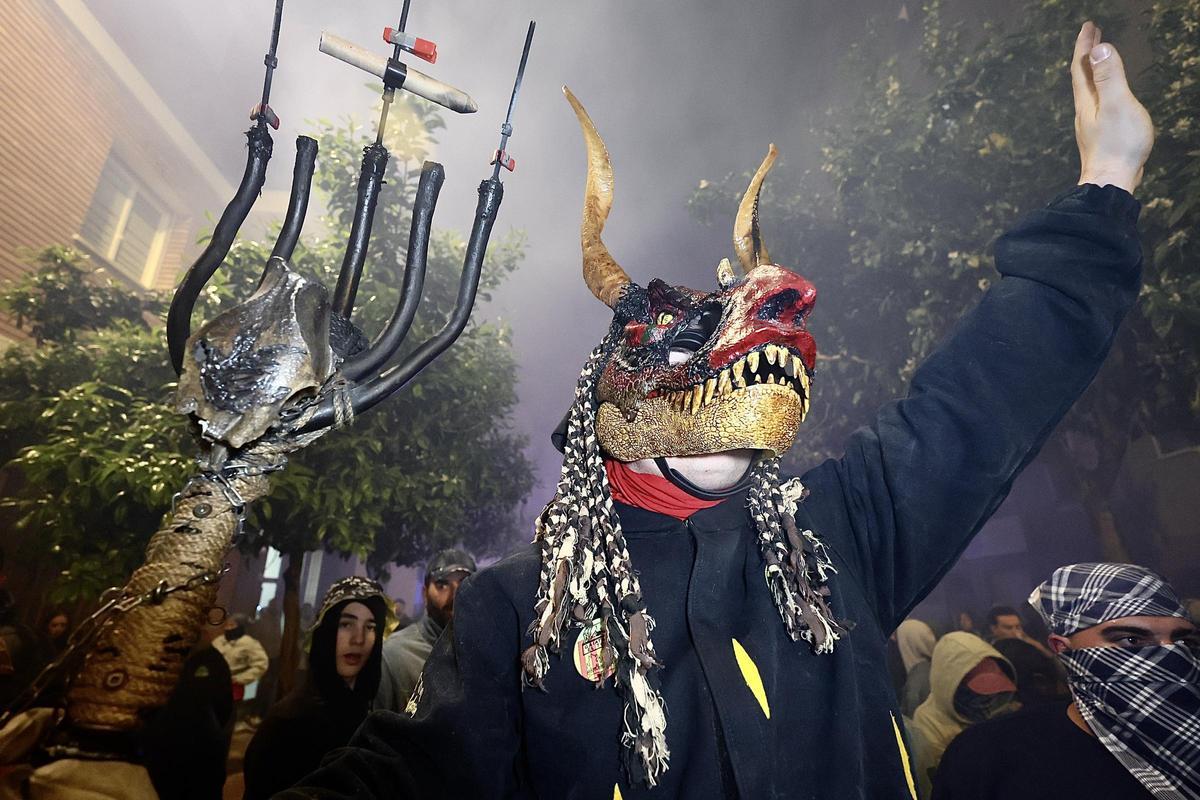 Galería: El correfocs de Dimonis de la Plana recorre las calles de Castelló