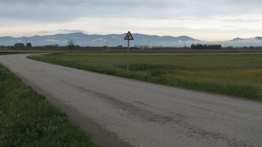 Un camí al terme municipal del Far d&#039;Empordà, un dels afectats pel projecte de nova via verda