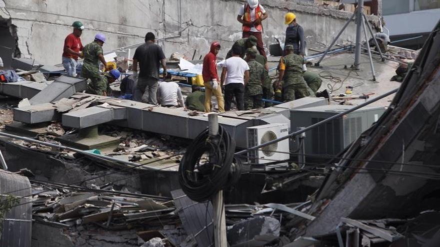 Al menos 20 niños y dos adultos mueren en una escuela por el terremoto en México