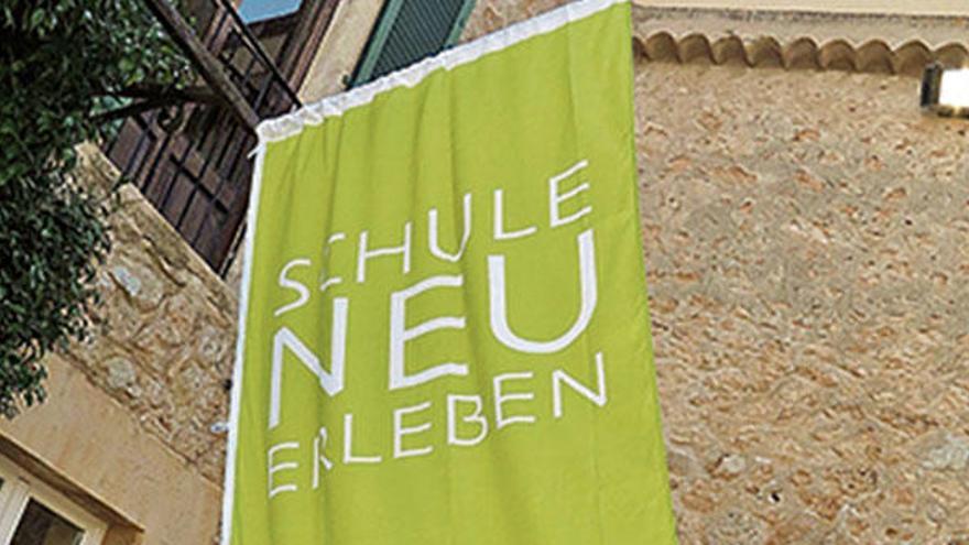 Mit dem Slogan „Schule neu erleben&quot; wirbt die Ecolea in Marratxí.