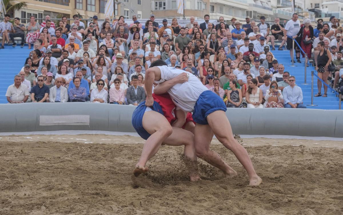 Lucha Canaria y Coreana en Las Canteras