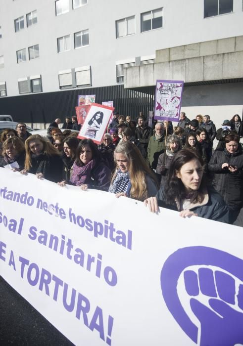 Concentración para reclamar un trato digno a mujeres sometidas a abortos