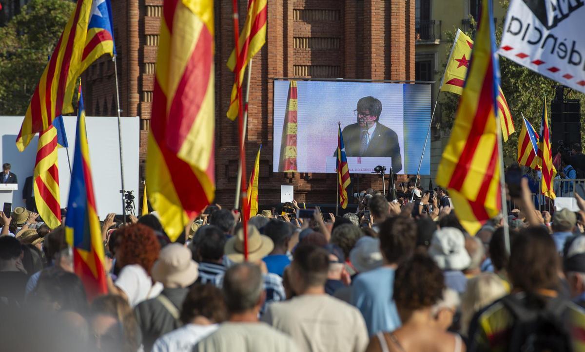 Puigdemont aparece en Barcelona después de siete años