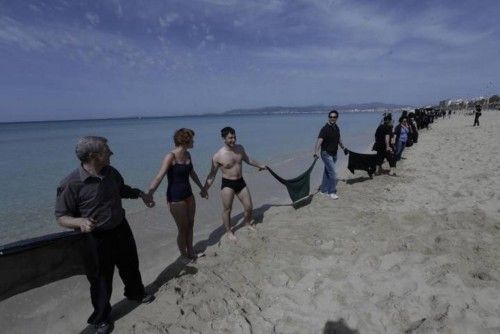 Menschenkette an der Playa de Palma