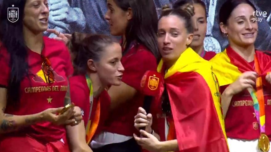 El &#039;show&#039; viral de la yeclana Eva Navarro durante la celebración del Mundial pone a toda España a sus pies: &quot;Quiero salir de fiesta con ella&quot;
