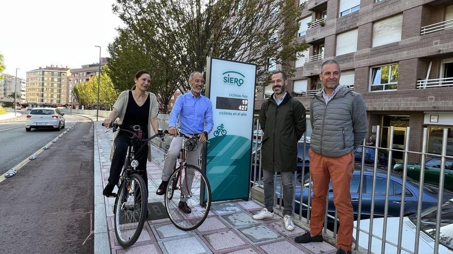 Siero instala un sistema pionero para contar los ciclistas que pasan por la Pola, similar a los que existen en el norte de Europa