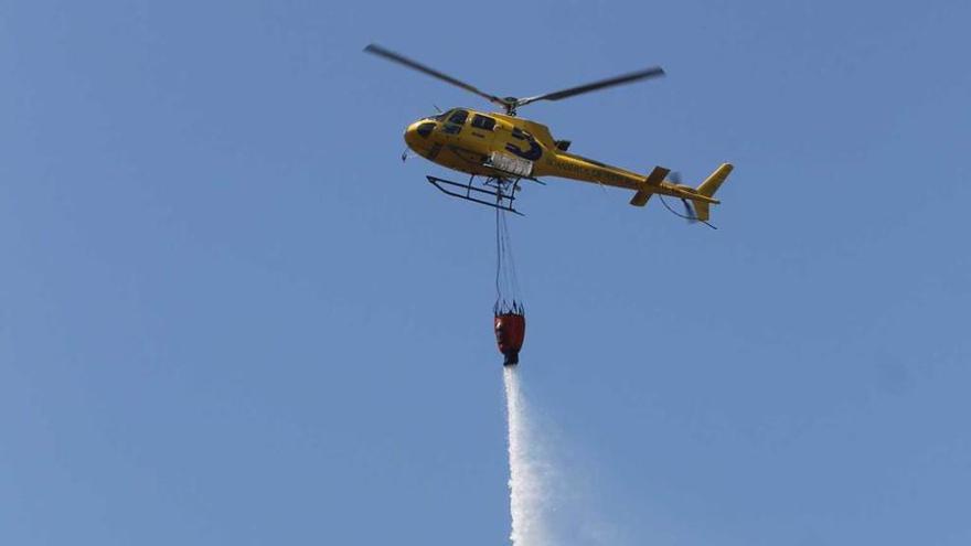 El helicóptero en Luarca.