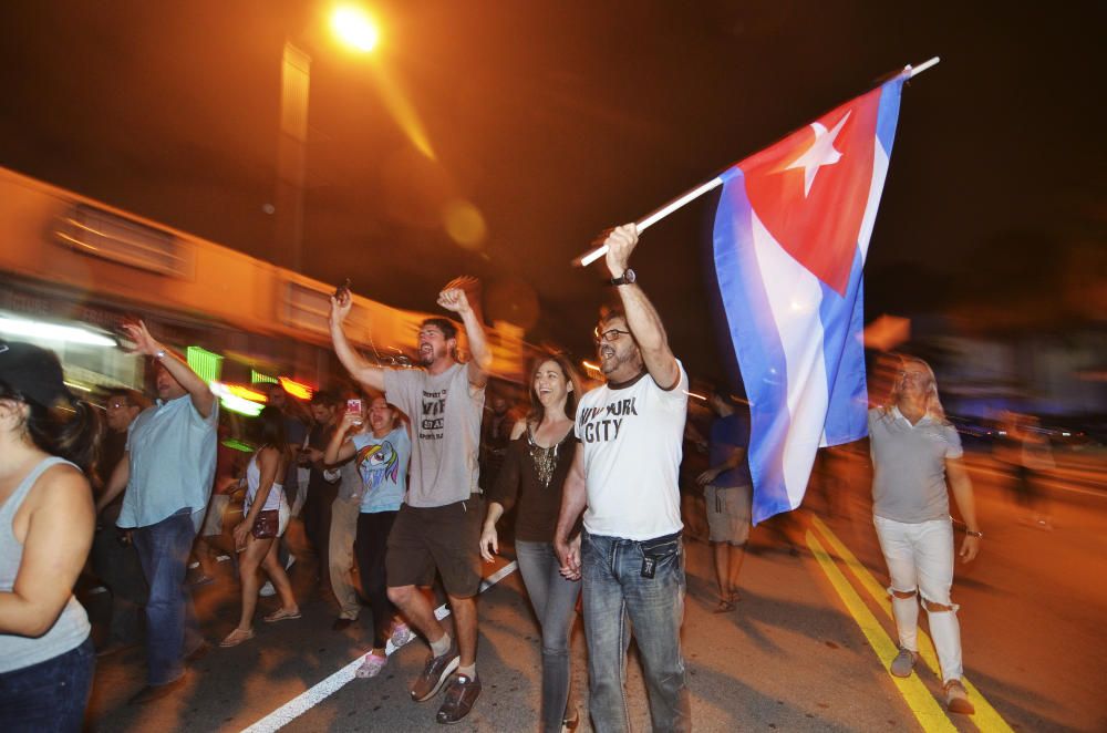 El exilio cubano celebra la muerte de Castro