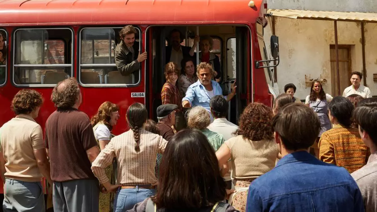 Valencia de Alcántara rinde homenaje a Manolo Vital y pone su nombre a la estación de autobuses de la localidad
