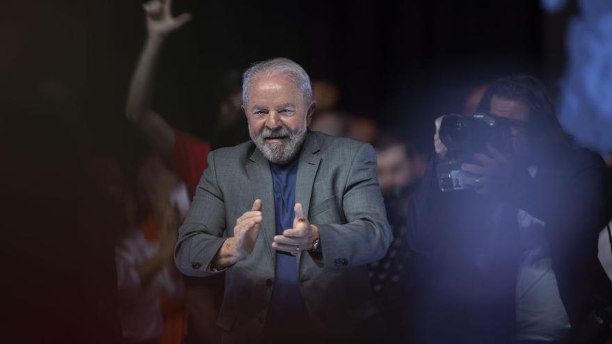 Lula hace campaña con chaleco antibalas