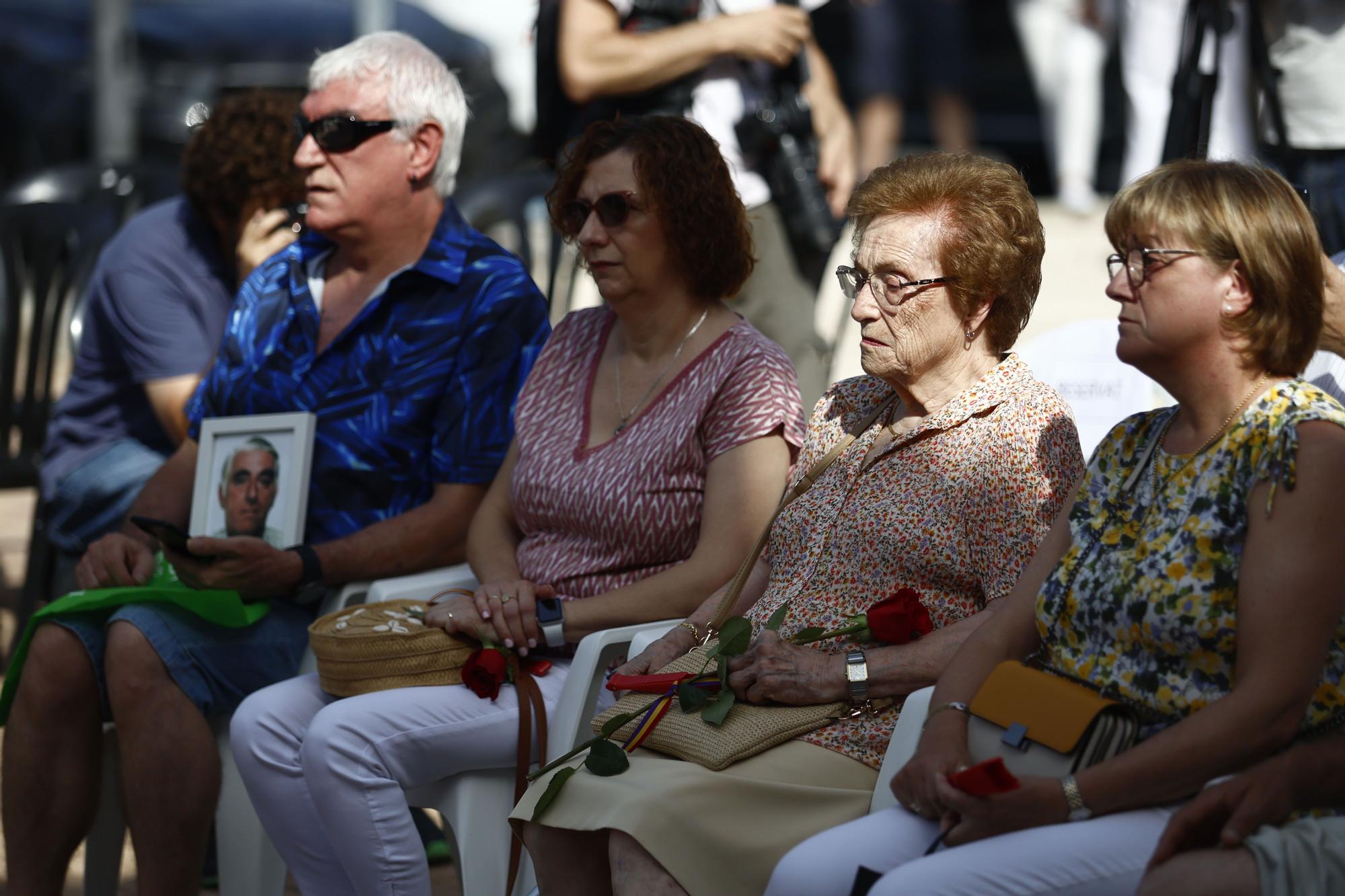 Entrega de restos a cuatro familias de los fusilados por el franquismo de la fosa 126 de Paterna