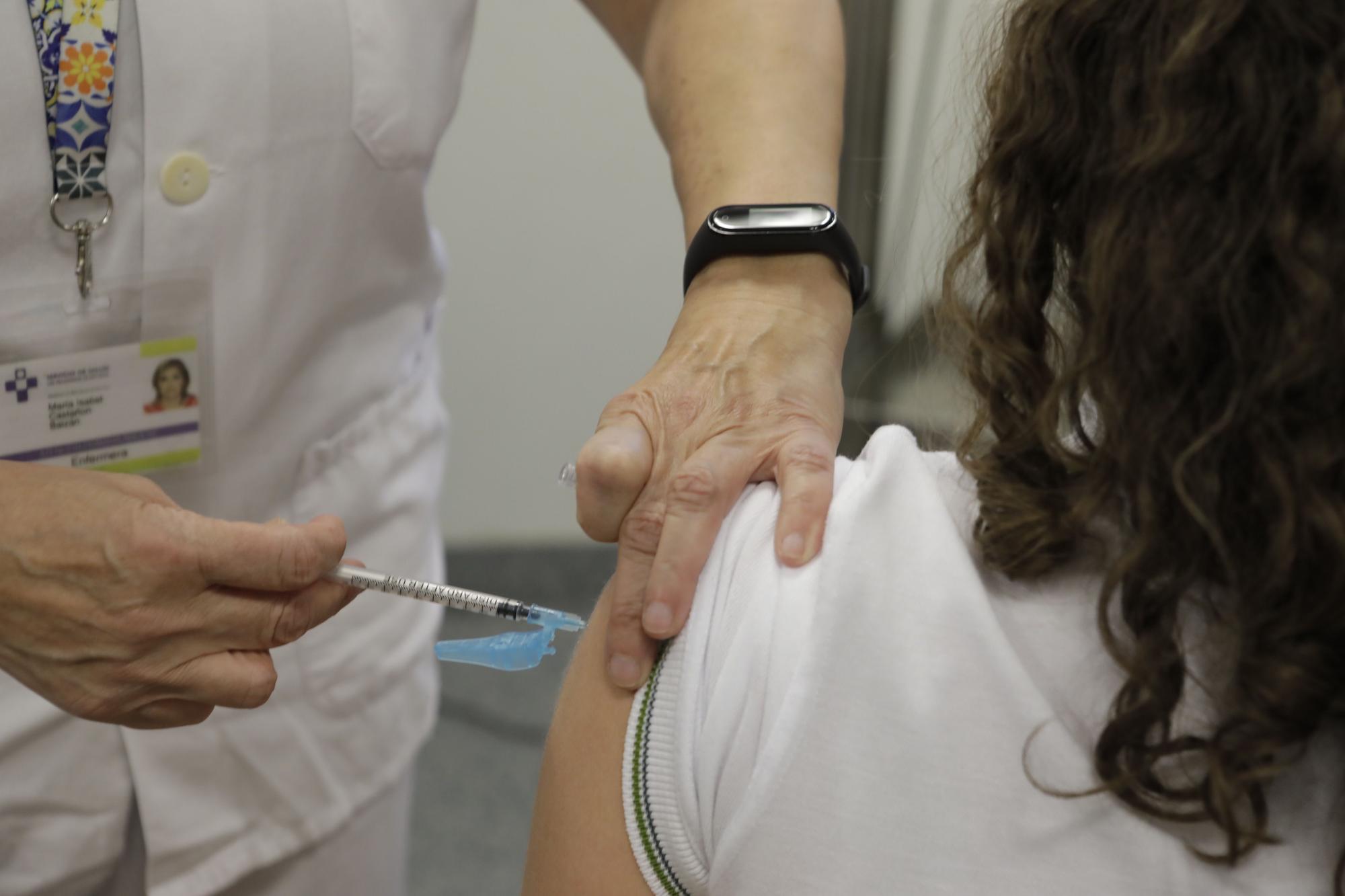 Vacunación infantil en el hospital Álvarez Buylla de Mieres