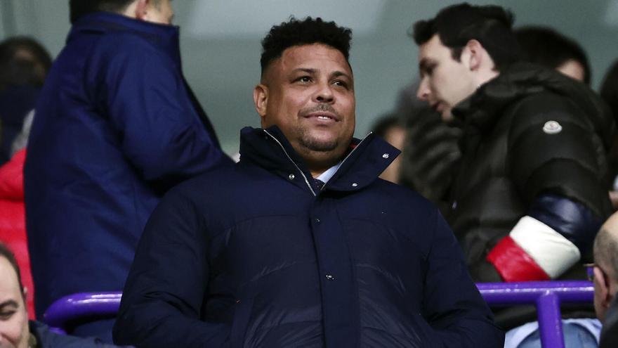 Ronaldo Nazario desciende al f迆tbol y al baloncesto