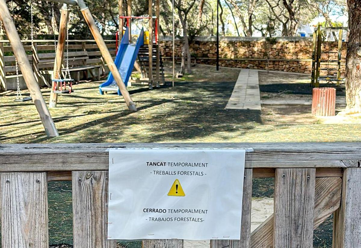 El parque infantil de Es Pujols en Formentera permanece cerrado hasta nuevo aviso.