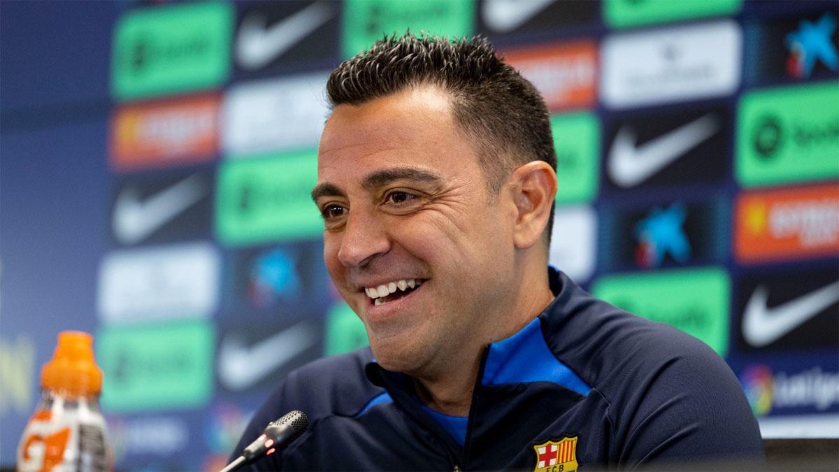 Xavi, sonriente en la rueda de prensa previa al Barça - Atlético
