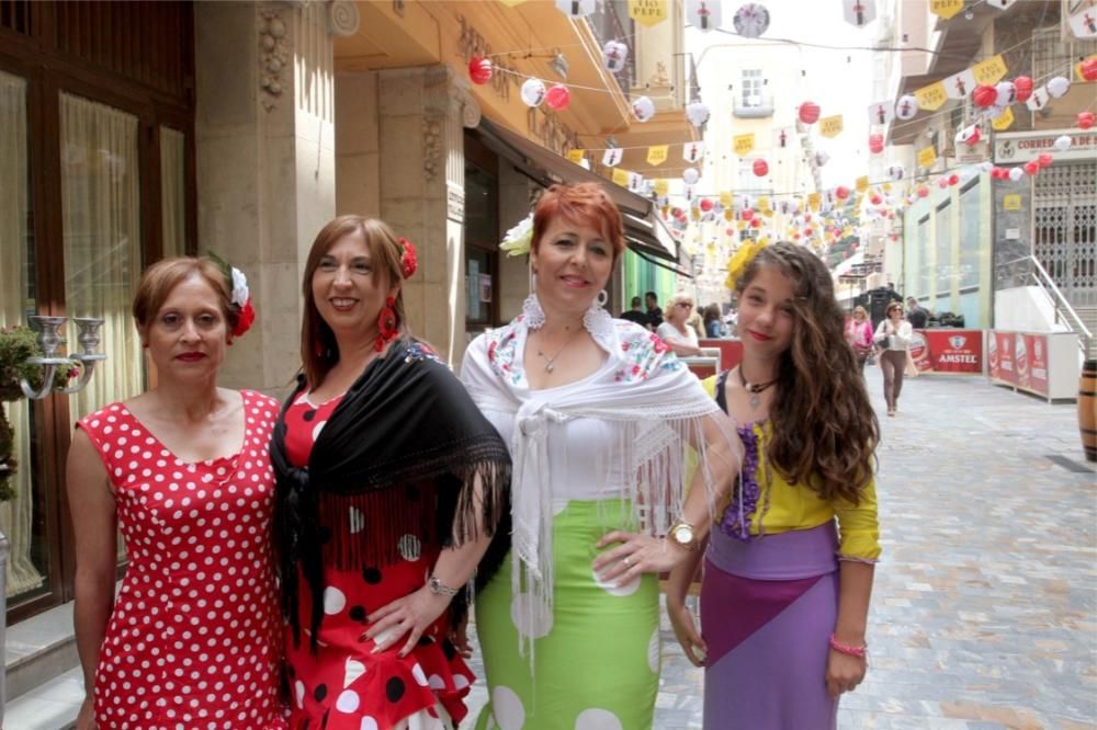 Gran ambiente en al Fiesta de las Cruces de Mayo en Cartagena