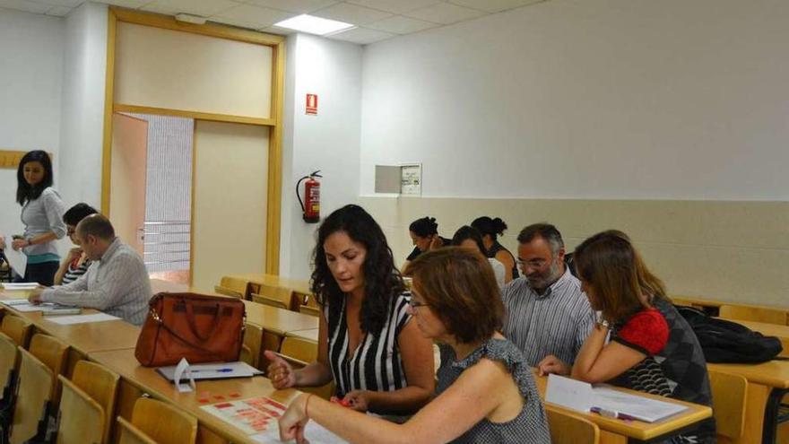 Alumnos en una clase de inglés en la Escola de Enxeñaría Forestal. // FdV