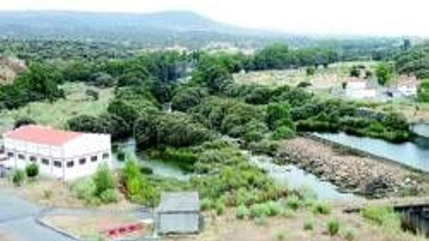 Una avería deja sin servicio a la ciudad o &quot;con un hilo&quot; de agua