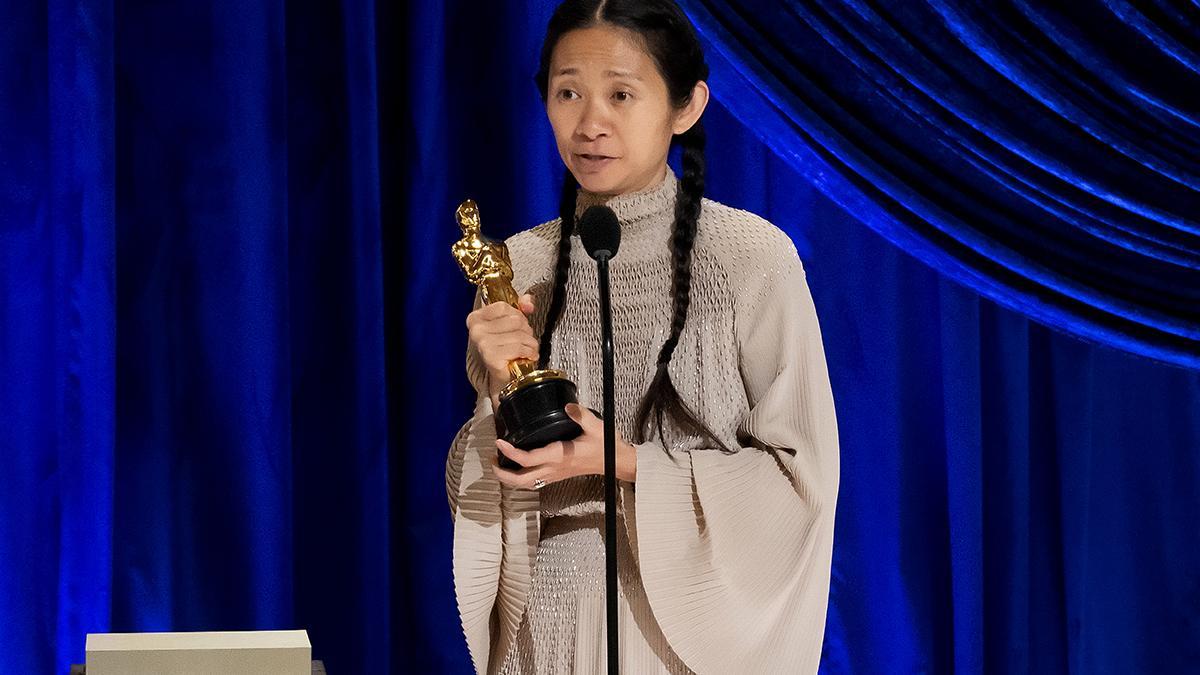 Chloe Zhao ha ganado dos oscar en los premios