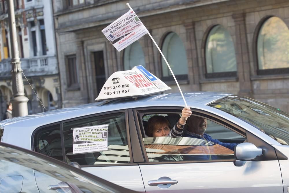 Manifestación de profesores de autoescuela en Oviedo.