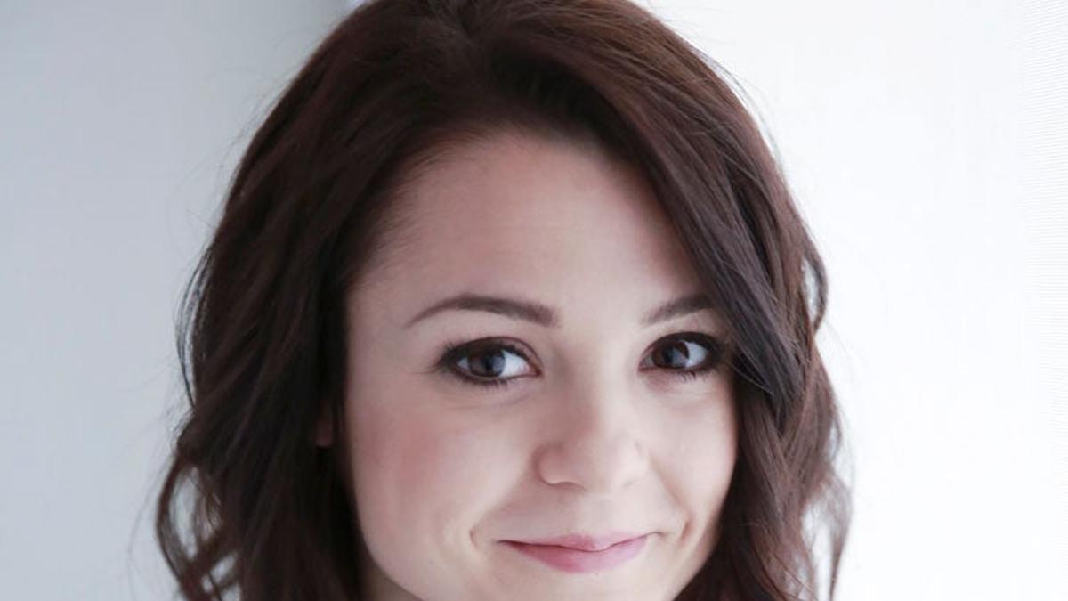 La actriz Kathryn Prescott, atropellada por una hormigonera