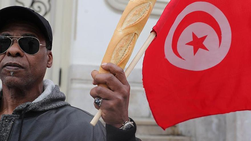 La inflación y desabastecimiento lastra el bolsillo y la paciencia de los tunecinos