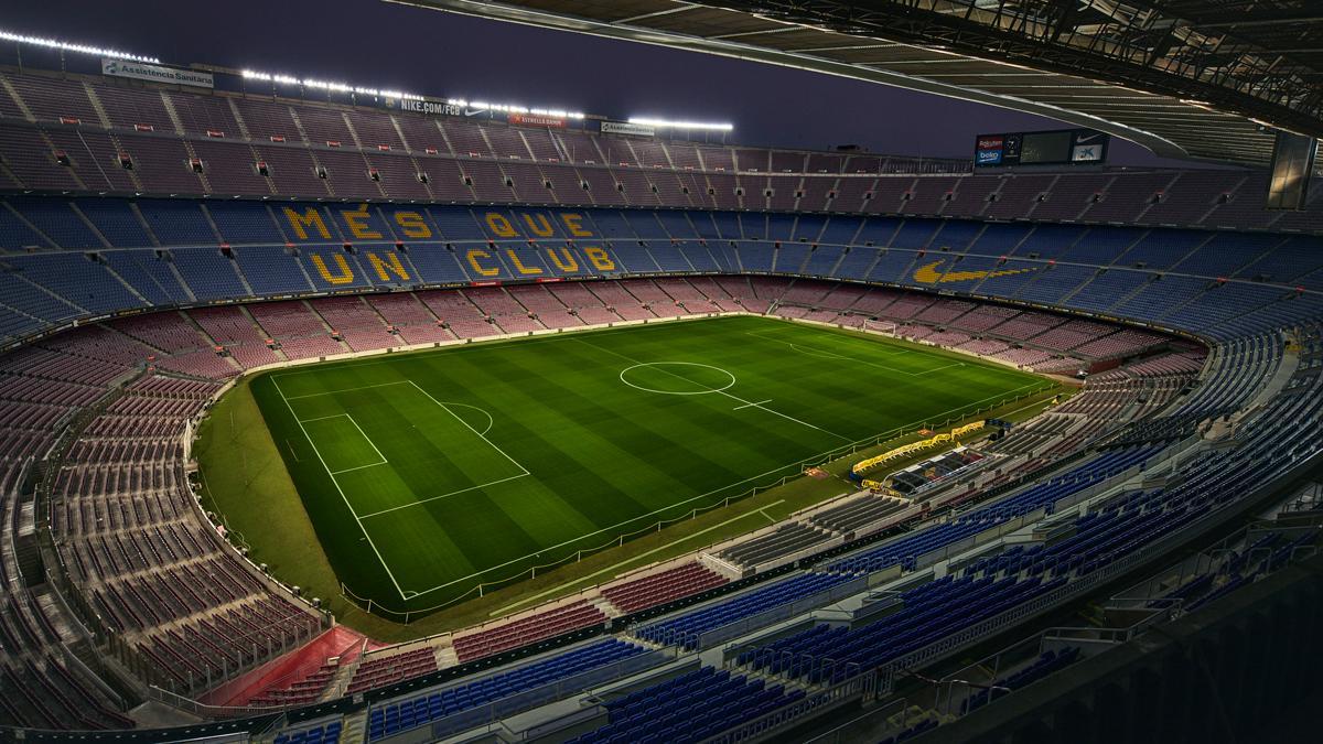 El Barça dibuja el símbolo de la mujer en sus campos de juego