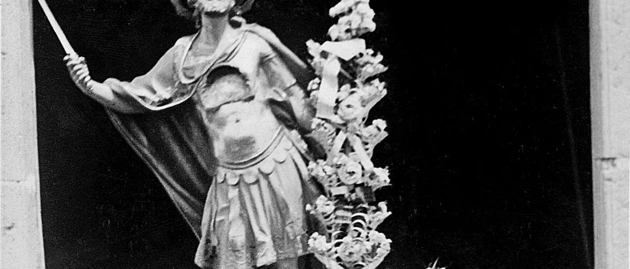 La talla de San Bonifacio destruida en la Guerra Civil.| IMÁGENES DE CRÓNICAS DE PETRER