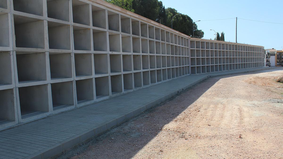 Nuevos bloques de nichos en el cementerio de Novelda, en una imagen de archivo.