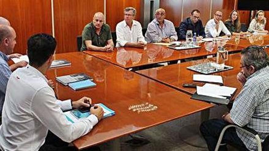 Representantes del Consell y Fomento, reunidos ayer en la sede de la institución insular.