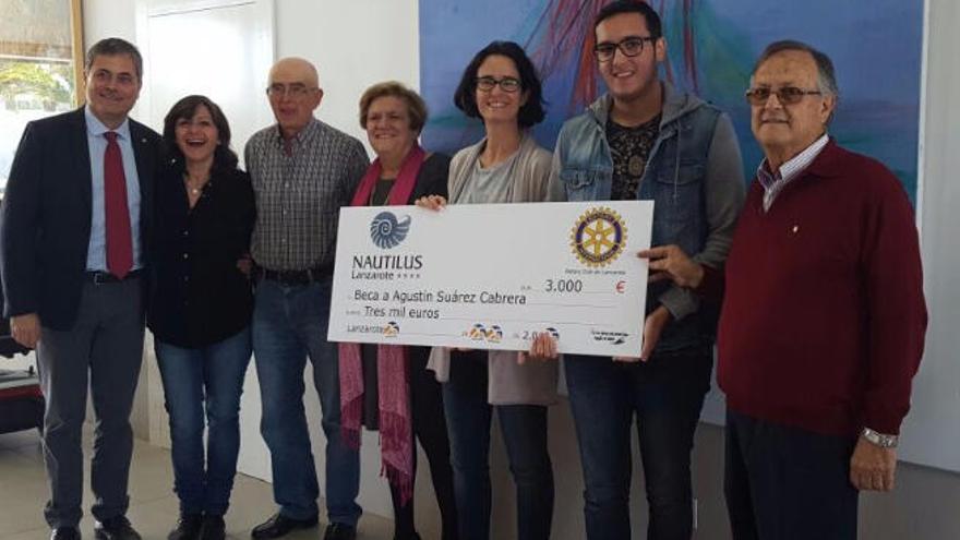 El complejo turístico Nautilus beca a un estudiante lanzaroteño con 3.000 euros