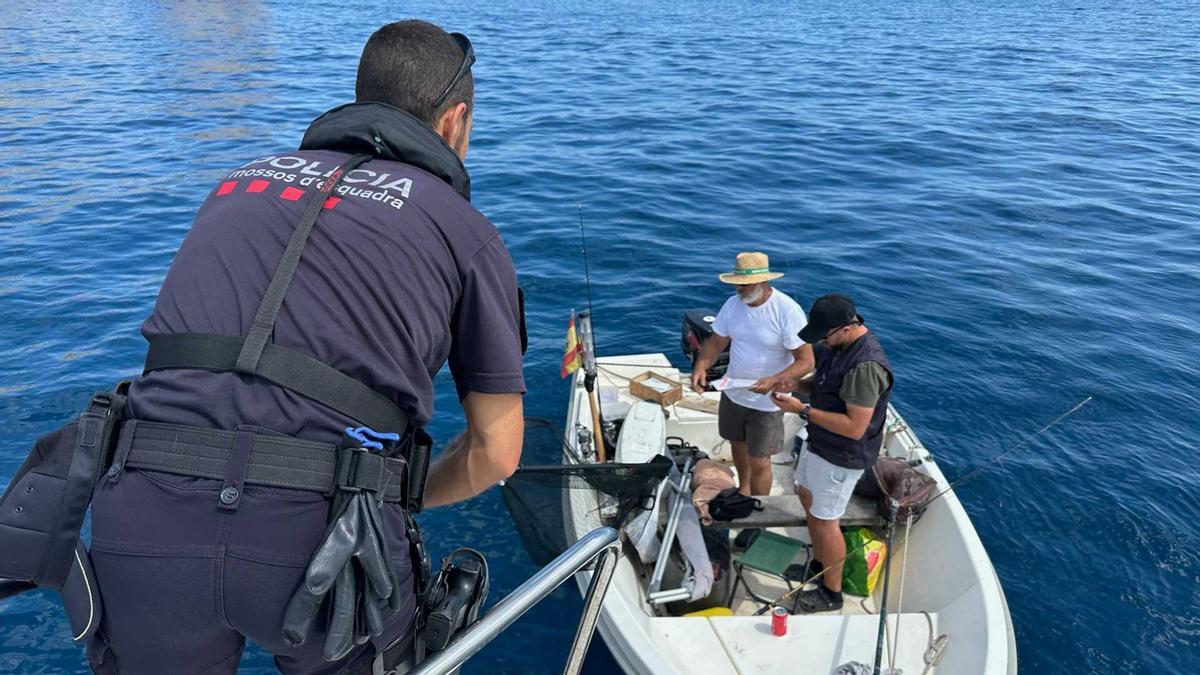 Imprudències amb embarcacions i pesca furtiva: principals preocupacions dels Mossos de la Marítima a la Costa Brava
