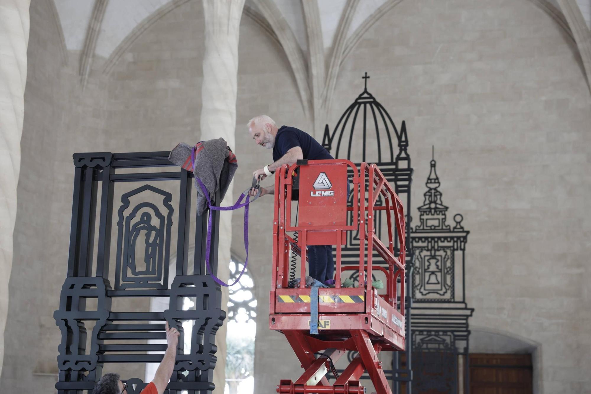 Montaje de la exposición de Julian Opie en la Llotja de Palma