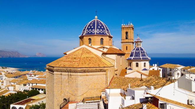 Altea cuenta con un pintoresco casco histórico y con grandes vistas al Mediterráneo