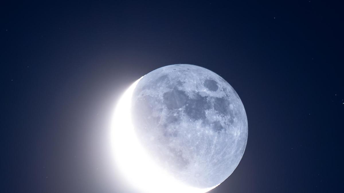NASAによって区別されたEldense Jordi Coyによるニューヨークの月の写真