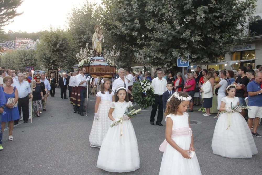 Un Cristo entre el fervor de la multitud. // Santos Álvarez