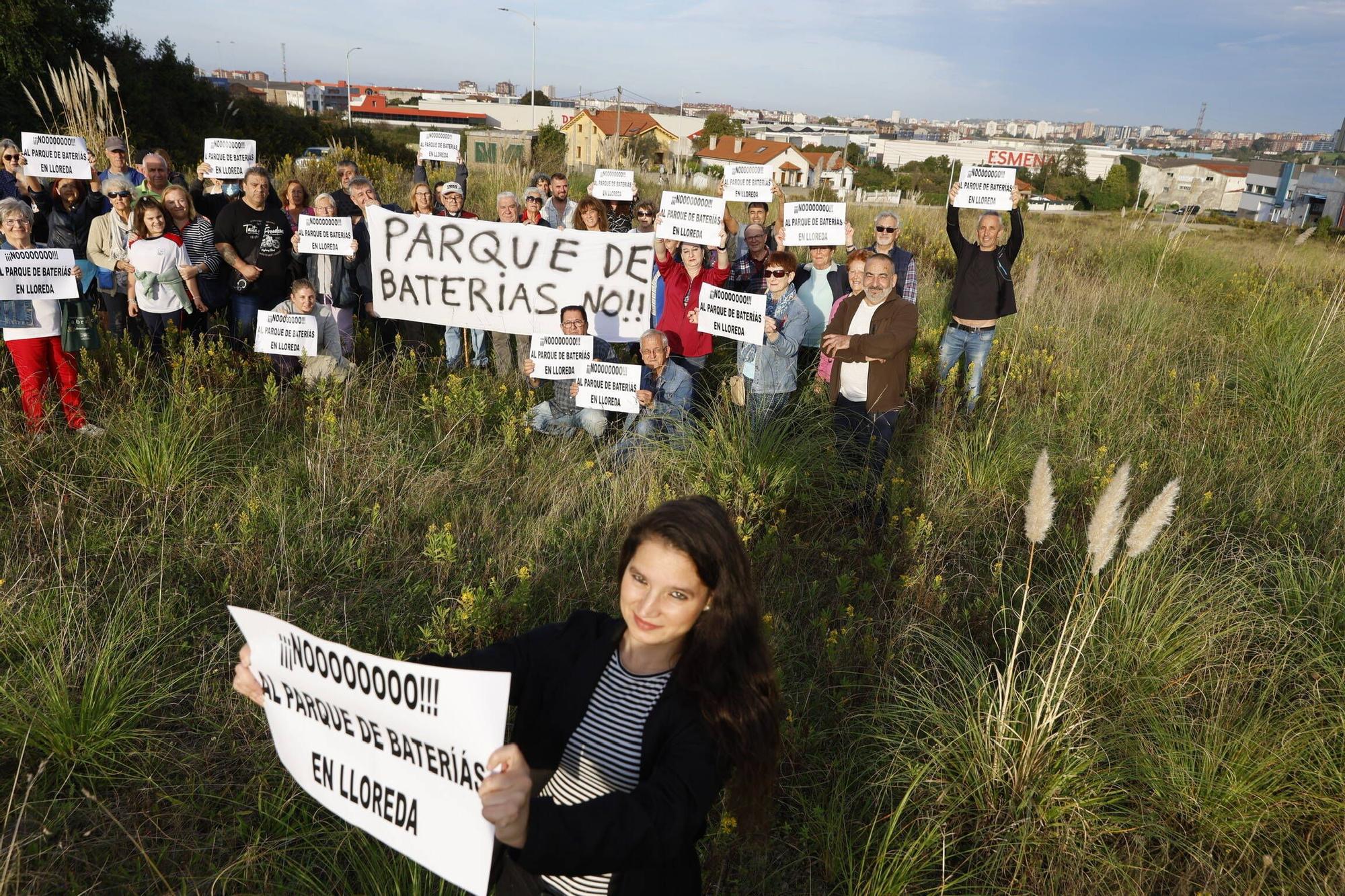 Los vecinos de Tremañes, en pie de guerra contra los parques de baterías (en imágenes)