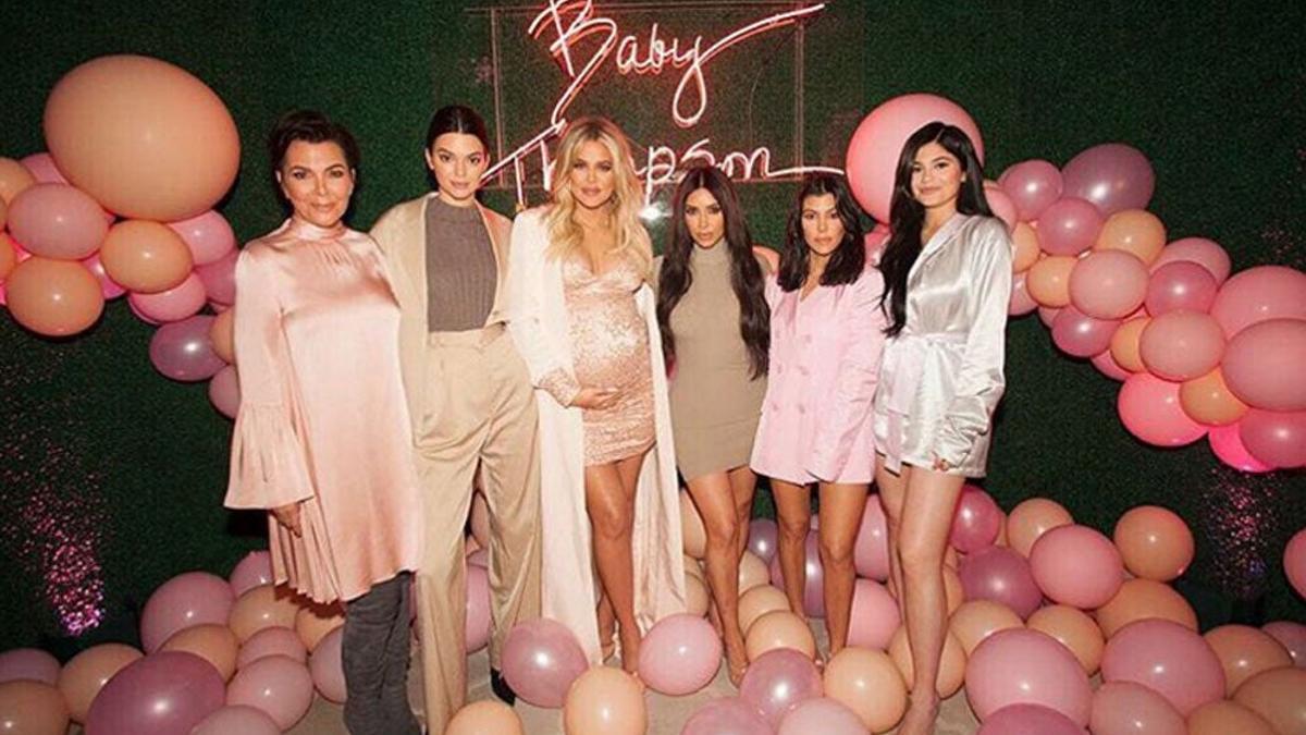 La familia Kardashian-Jenner en la 'Baby shower' de Khloé