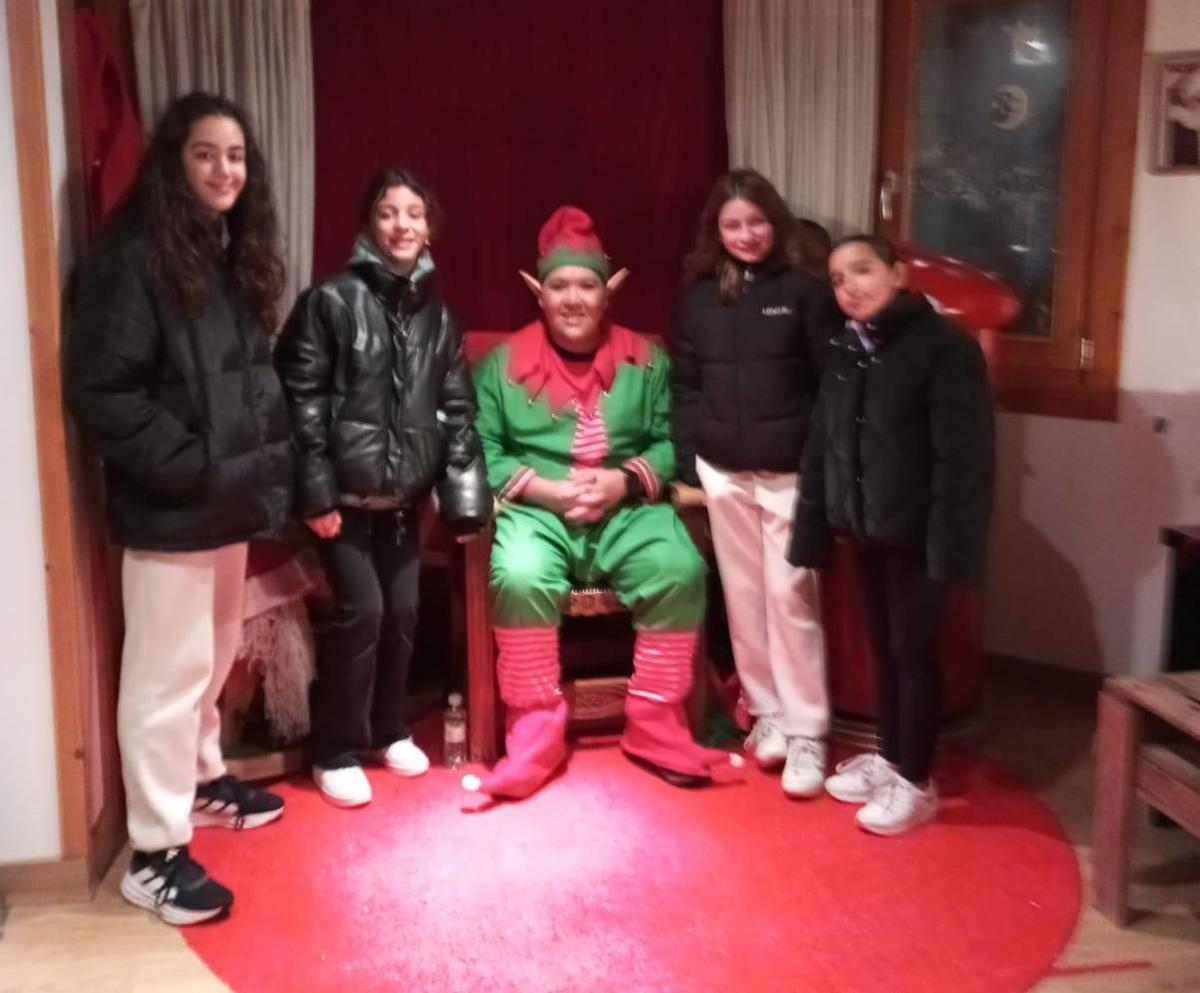 GALERÍA | Visitas de los niños y niñas al elfo de Papá Noel en Benavente